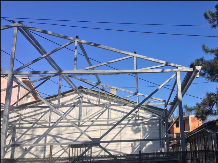Čelična konstrukcija hale srednje veličine u Beogradu: širine 9m, dužine 12m i visine 4m.