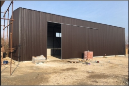 Montažna hala od čelične konstrukcije pokrivena trapeznim limom sa kliznim vratima postavljena u Staroj Pazovi 8m 24m 6m
