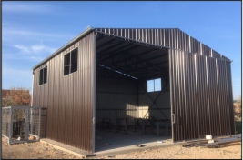 Montazna hala u selu Vojka dimenzija sirine 10m duzine 10m visine 4m